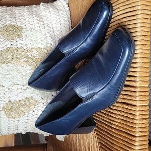 NWOT, Easy Spirit Flahertys,navy blue, block heel, size 8.5 -2A(narrow)